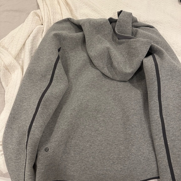 Lululemon men’s grey jacket - Picture 3 of 3